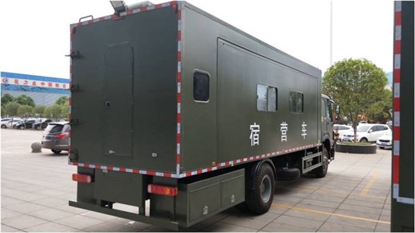 重汽豪沃24人宿營(yíng)車